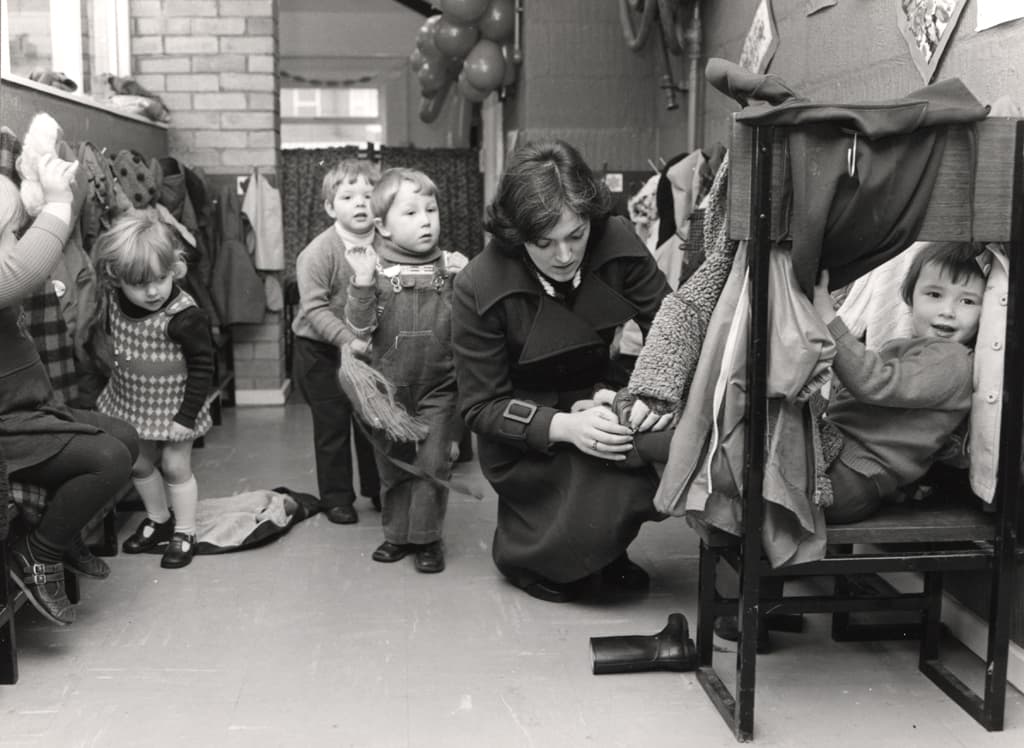 037910:Walkergate Nursery School Walkergate City Engineers 1977
