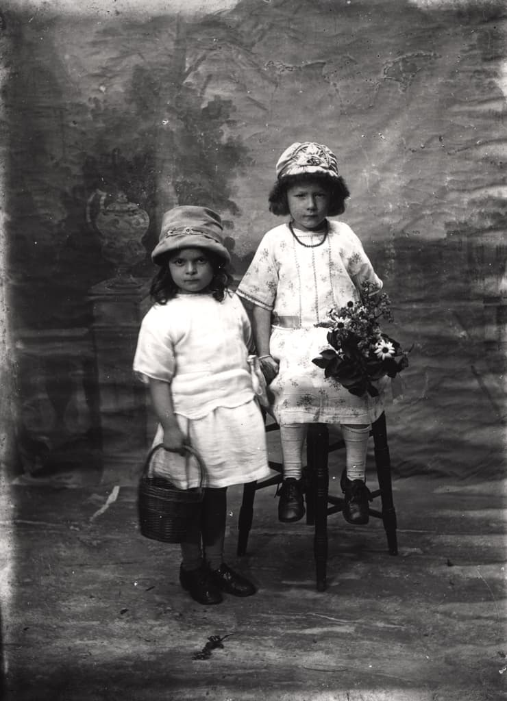 059685:Studio portrait of two children Unknown c.1920