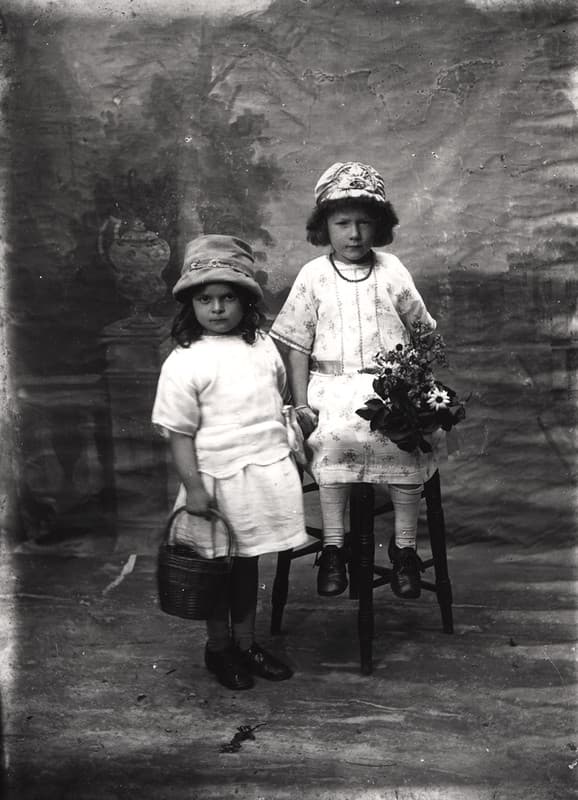 059685:Studio portrait of two children Unknown c.1920