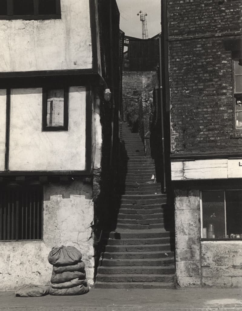 015432:Long Stairs/the Close Newcastle upon Tyne Signey J. 1966