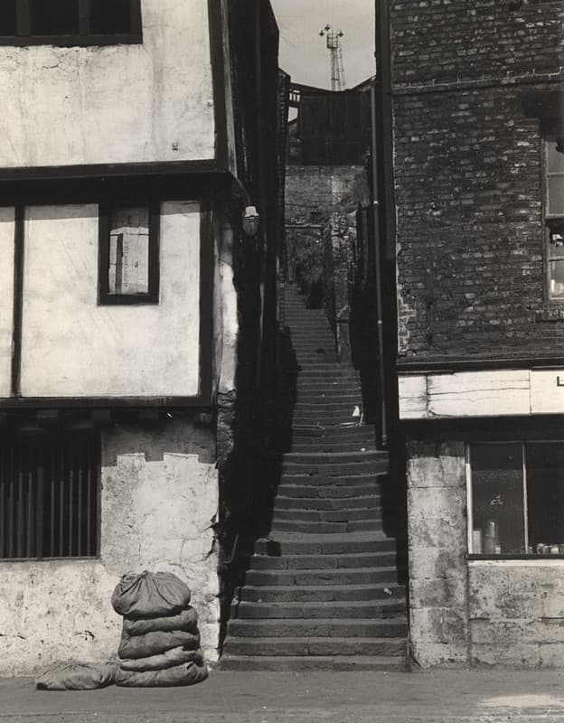 015432:Long Stairs/the Close Newcastle upon Tyne Signey J. 1966
