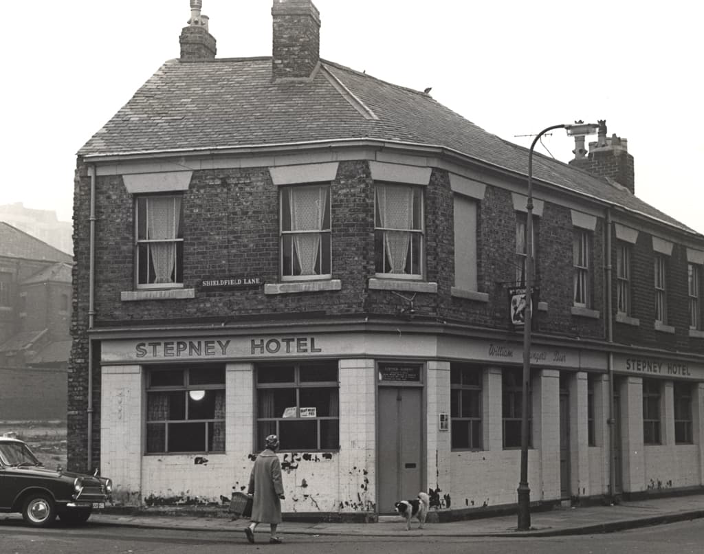 015115:Stepney Hotel Stoddart Street 1965