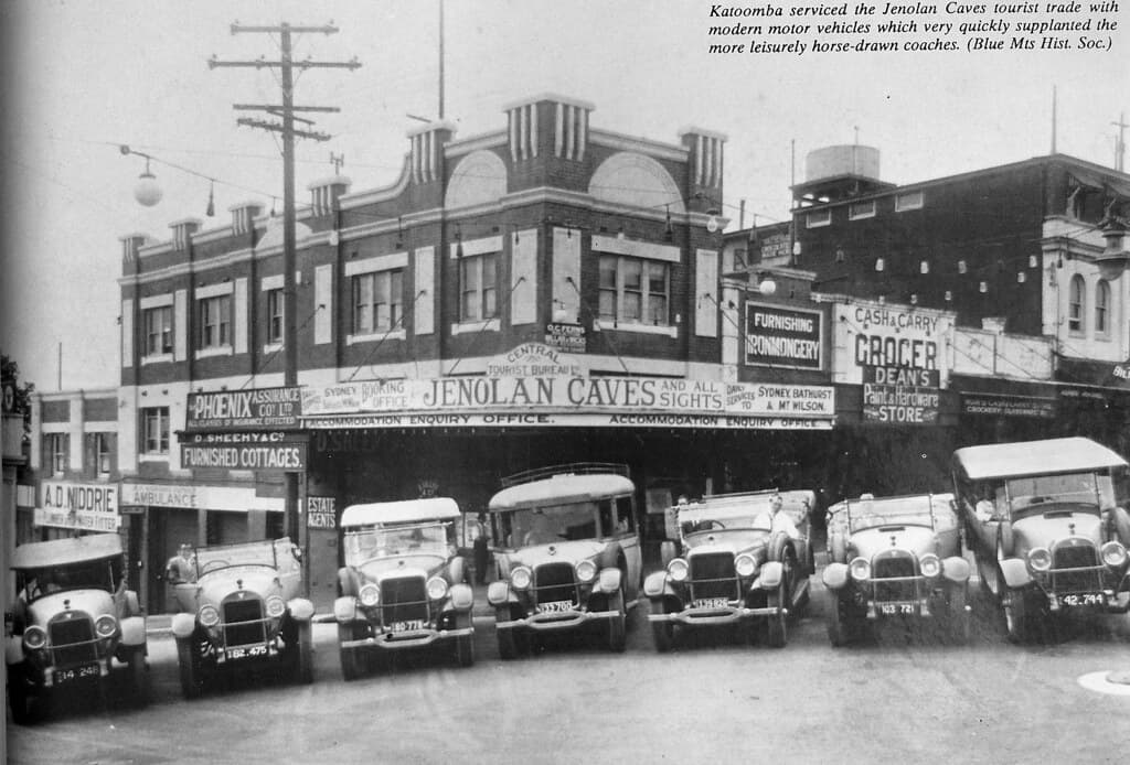 Tourist cars to Jenolan Caves - early 1900s