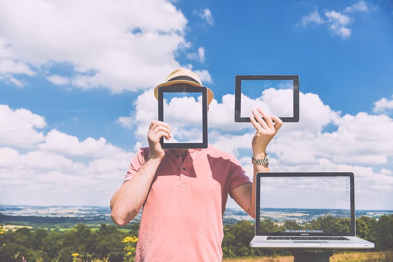 Nature-laptop-outside-macbook