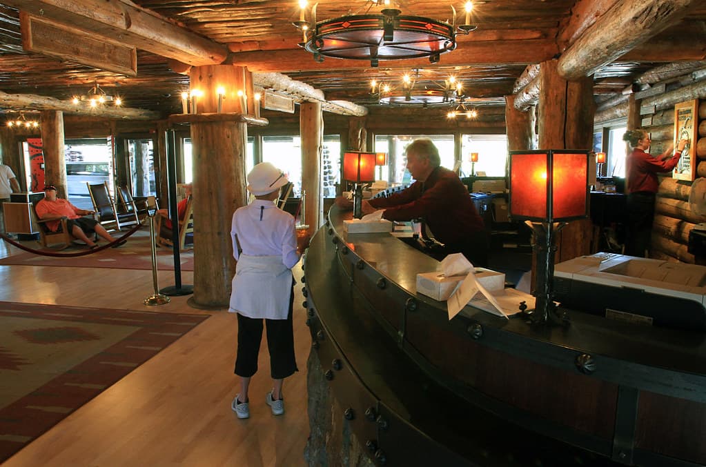 Old Faithful Inn, registration desk