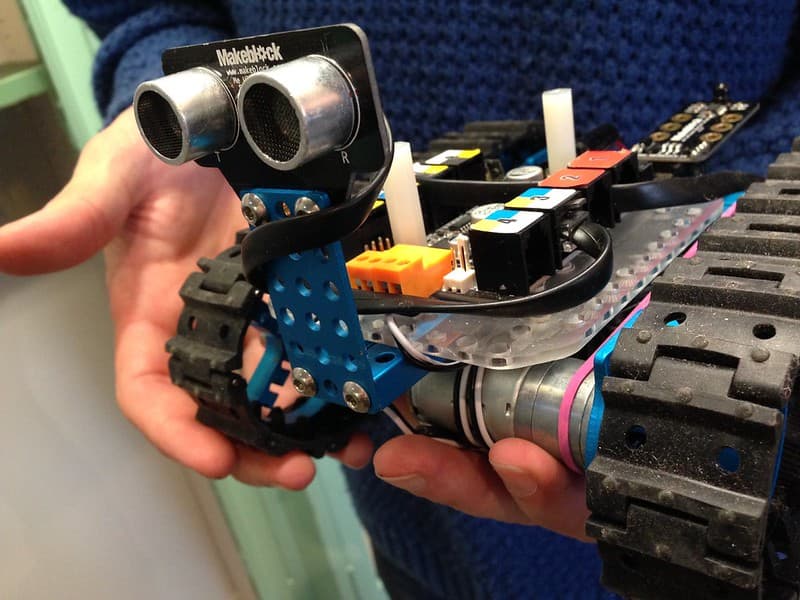 Arduino explorer robot