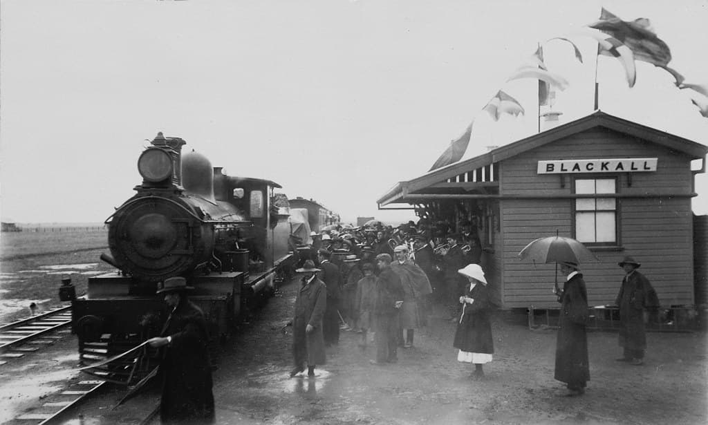 Train and crowd at Blackall Railway Station