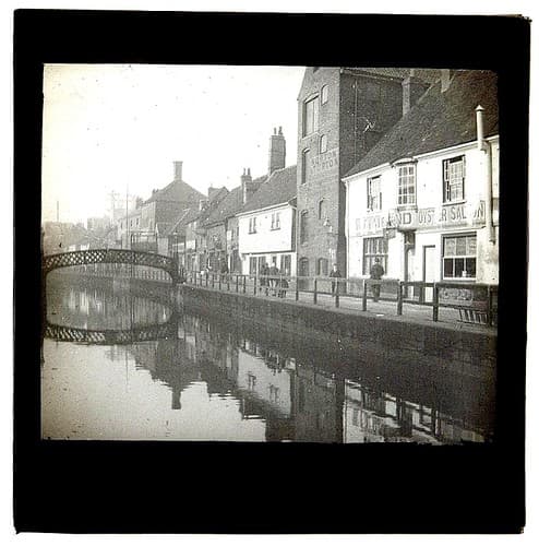 Oyster Saloon and Norton & Turton warehouse, Lincoln