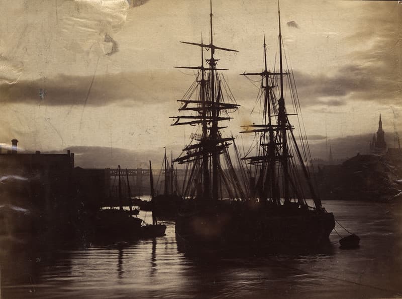 002528:Ships and boats at anchor on the River Tyne around 1890.