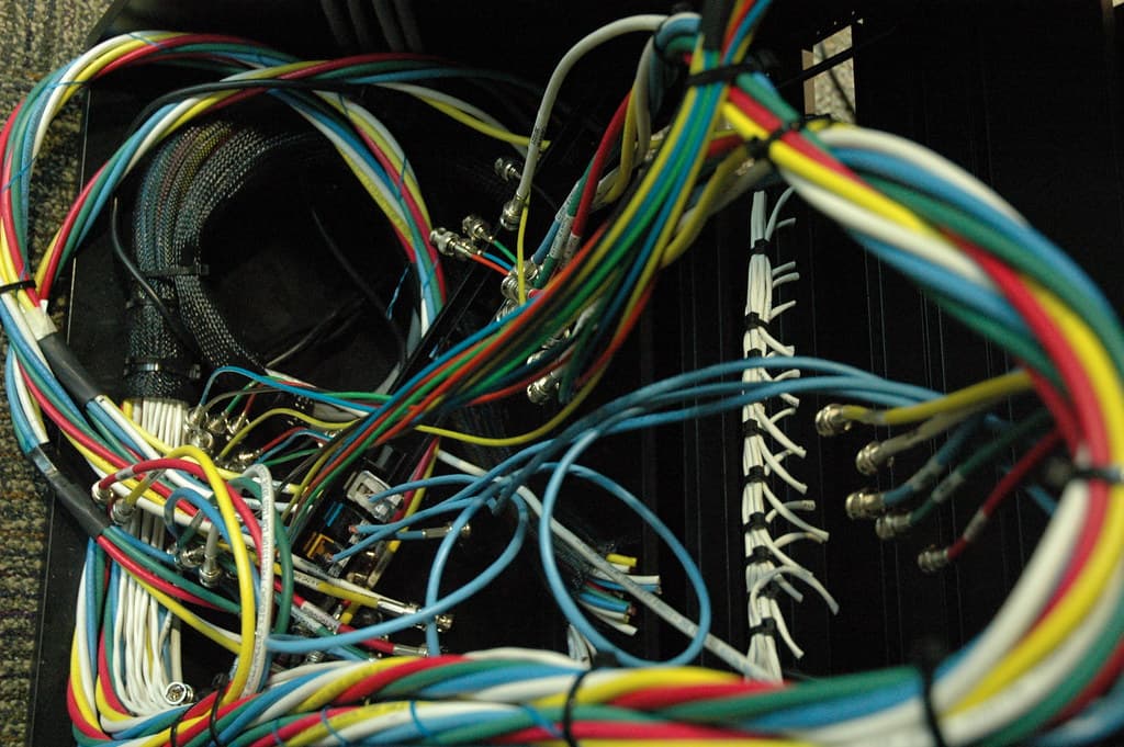 Coloredwires, computer, cutwhitewires