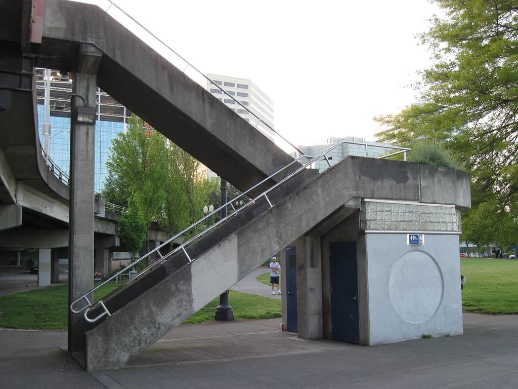 Staircase from Waterfront Park up to Hawthorne Bridge