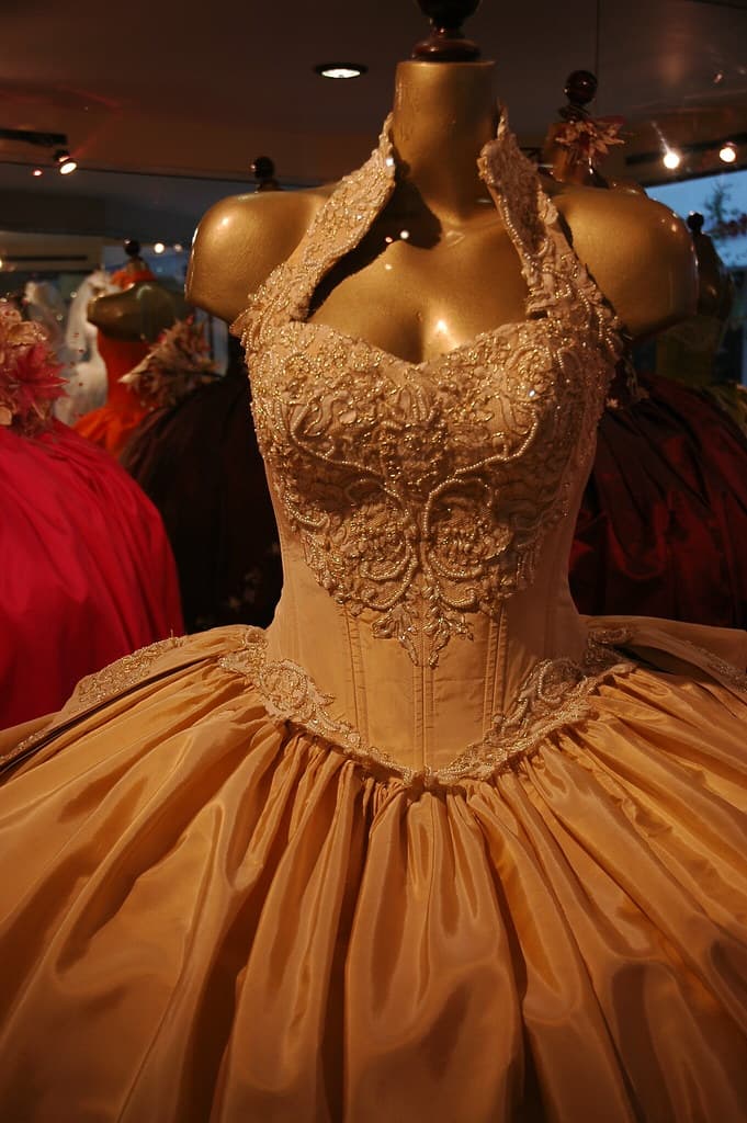 Bust, goldpartydress, guadalajara