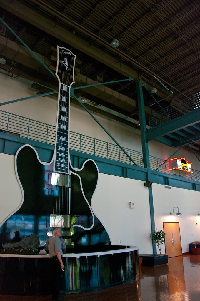 Road Trip: Gibson Factory