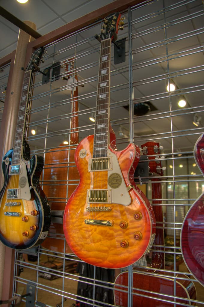 Road Trip: Gibson Factory