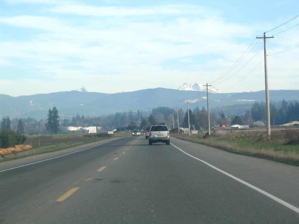 Mountains above road in Arlington