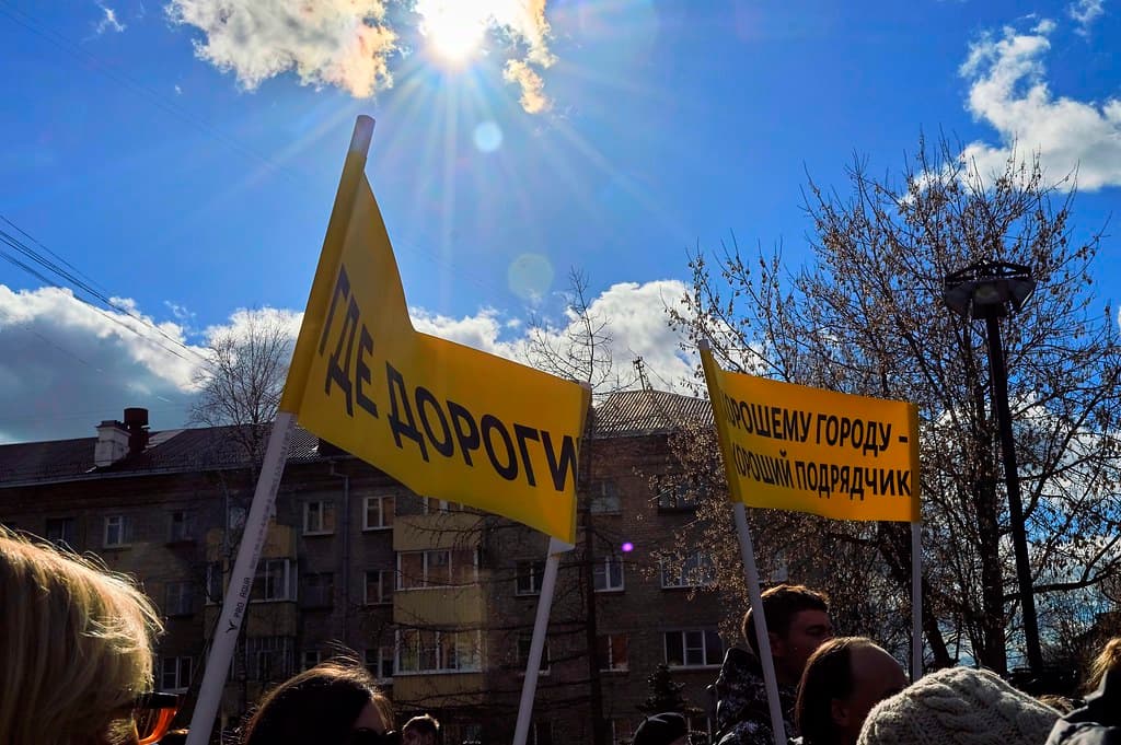 Meeting against pits on the roads