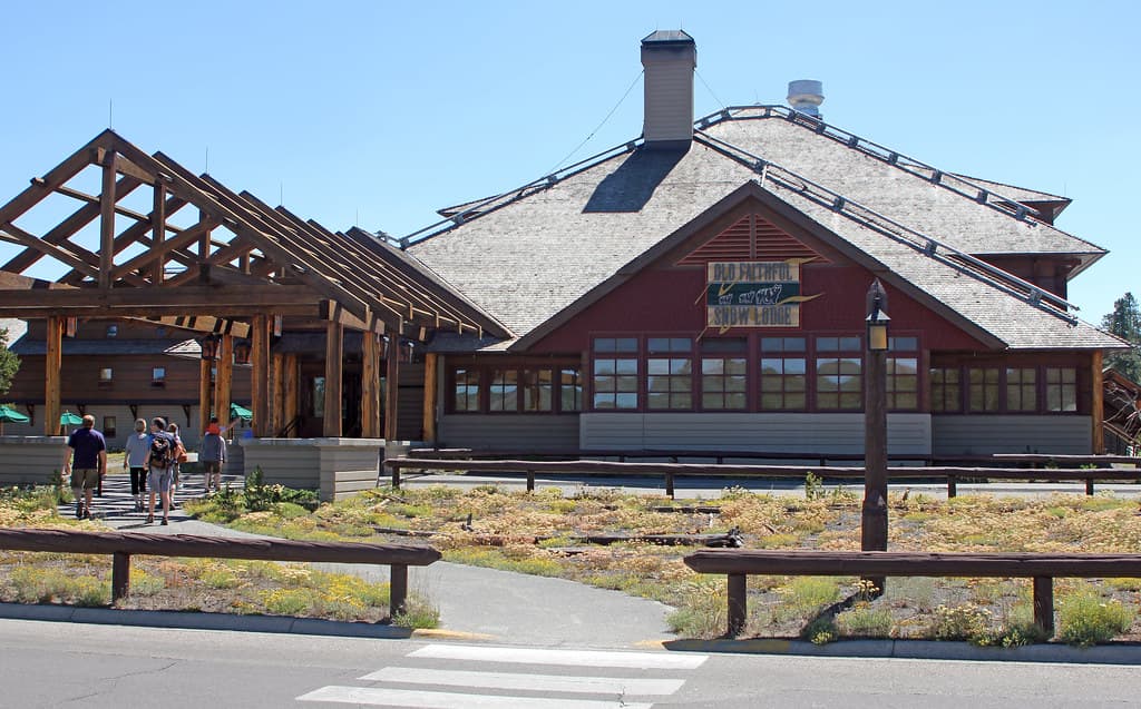 Old Faithful Snow Lodge