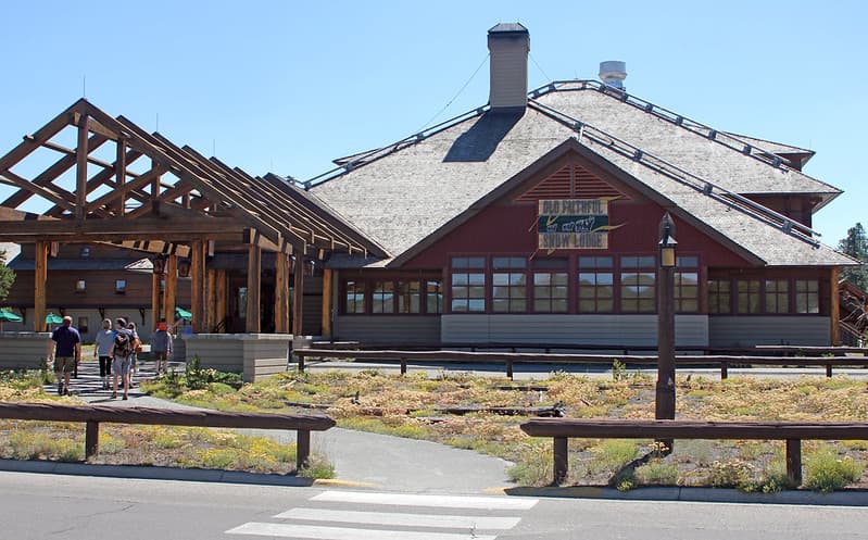 Old Faithful Snow Lodge