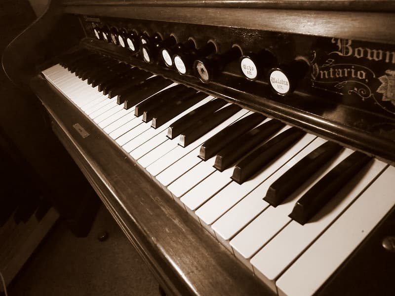 [keyboard detail full] Parlor reed organ