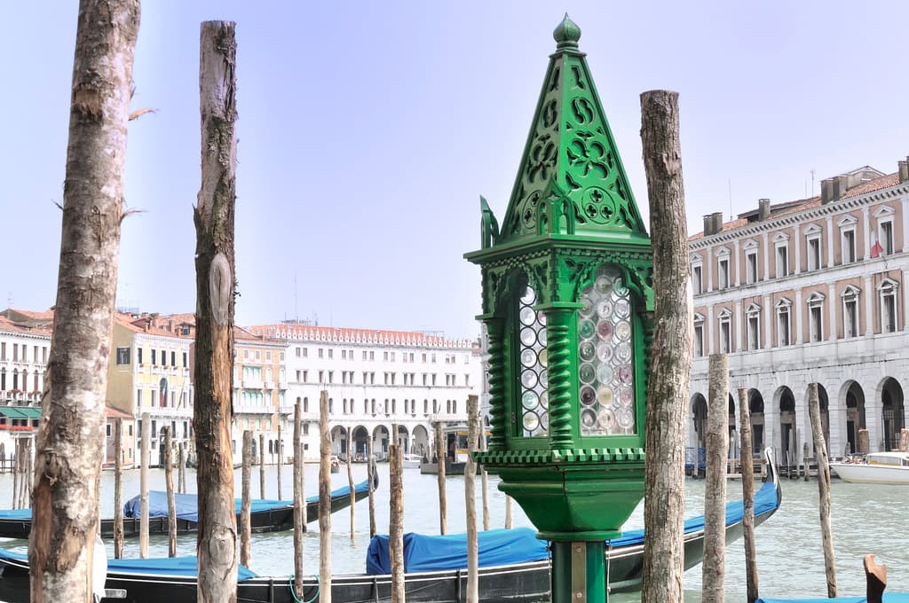 Art, canal, commons