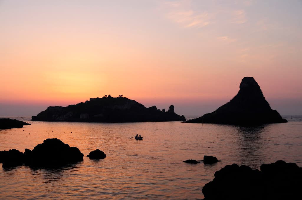 Aci, acitrezza, basalt