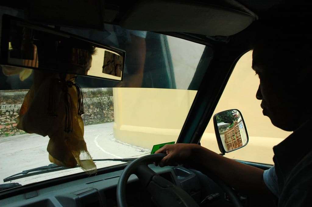Driver, drivingontheright, face