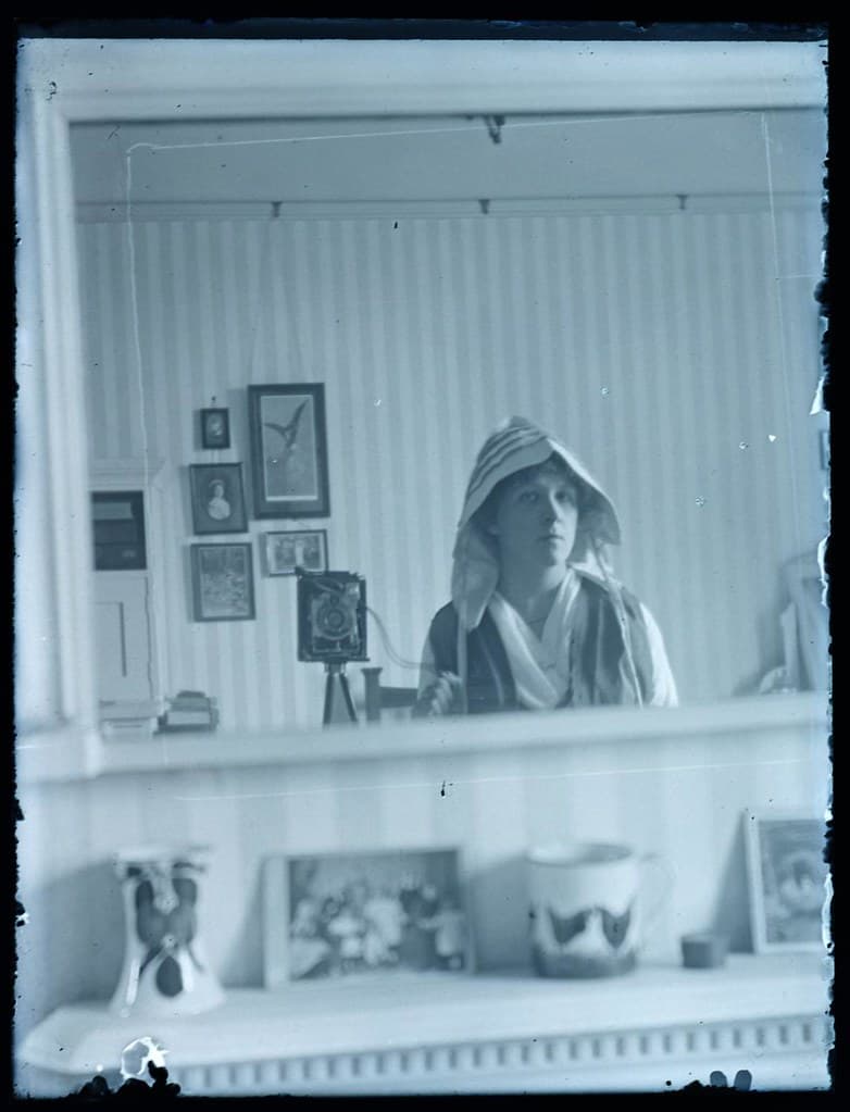 Camera, selfie, selfportrait