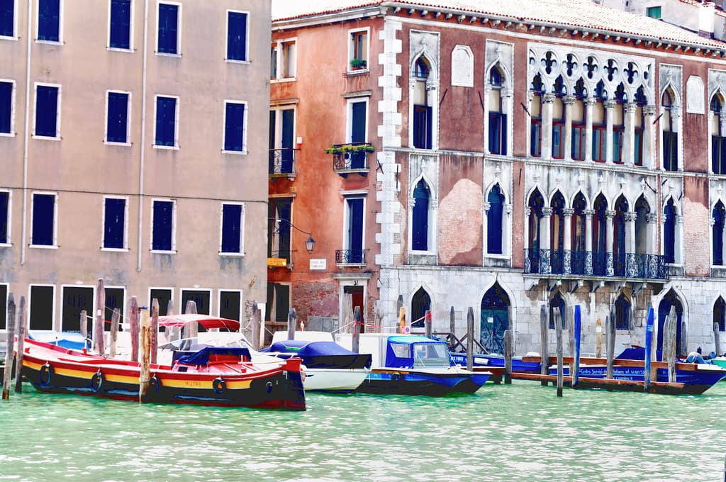 Art, canal, commons
