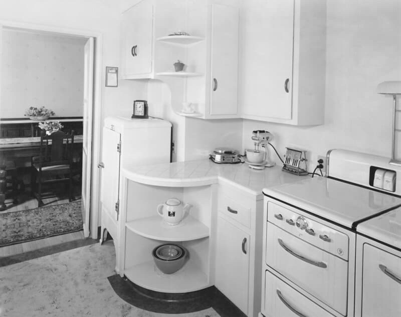 Kitchen - opposite view with dining room entry