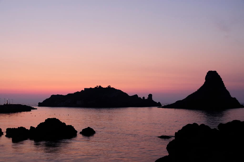 Aci, acitrezza, basalt