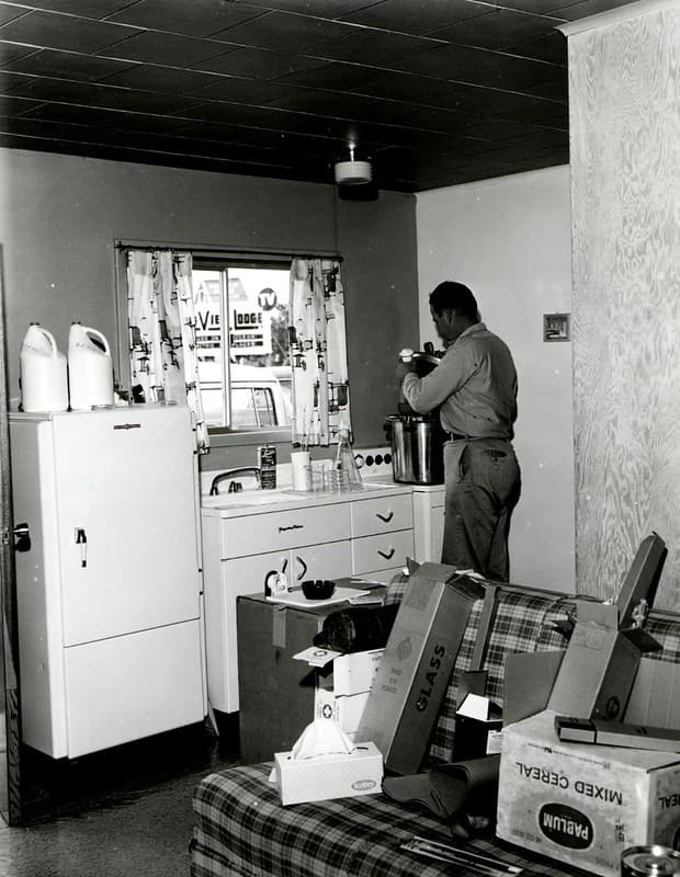 Clarencegthompson, culturingfacility, fieldlaboratory