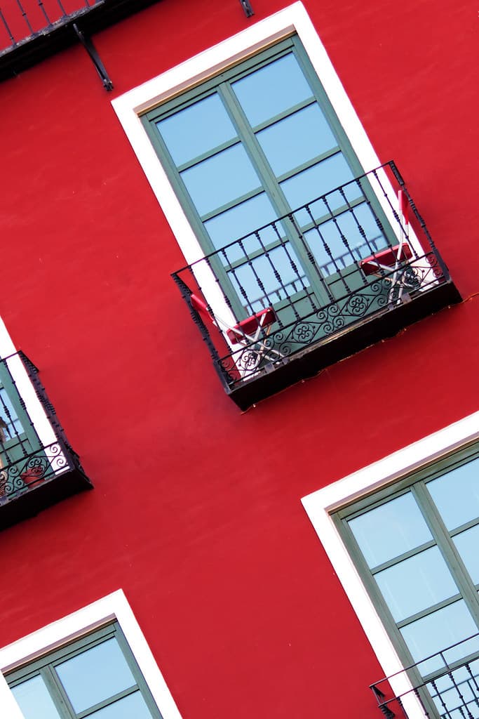 Balcony in red