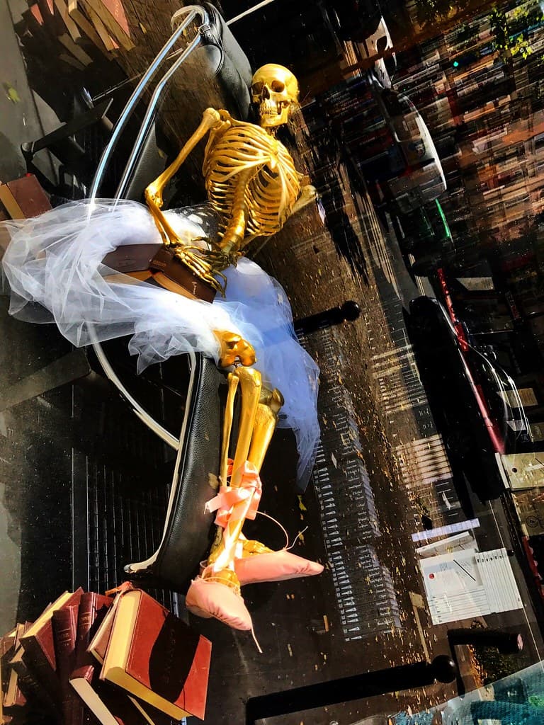 Armchair, aurum, bones