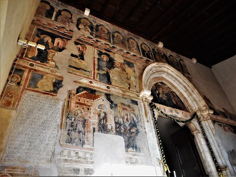 Frescoes, gothic, inscription
