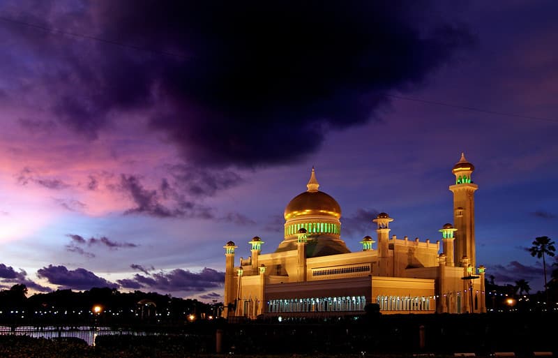 Sultan Omar Ali Saifuddin Mosque. Brunei.