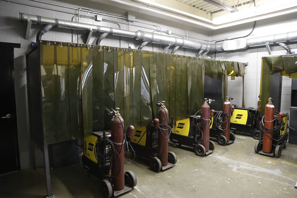 Welding in schools / Cours de soudage dans les écoles