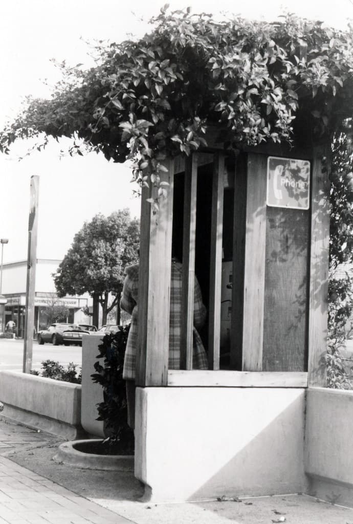 Santa Cruz Avenue street furniture