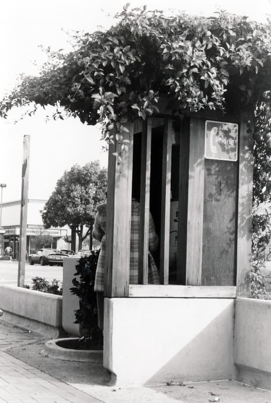 Santa Cruz Avenue street furniture