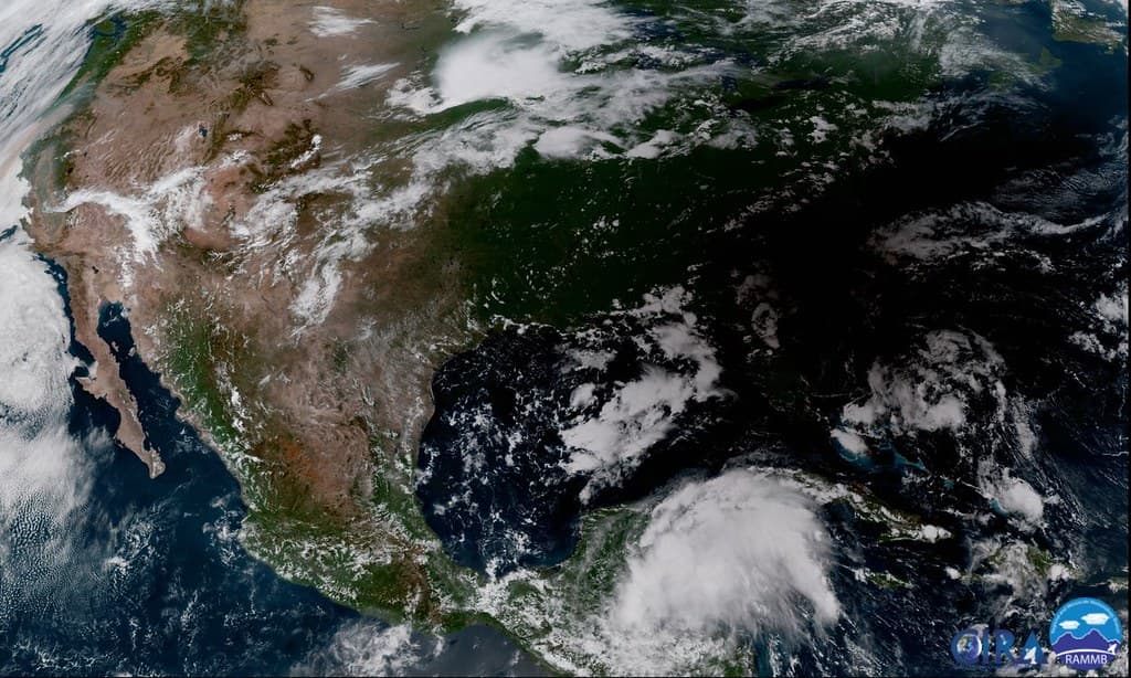 The East Coast Disappears under the Shadow of the Moon