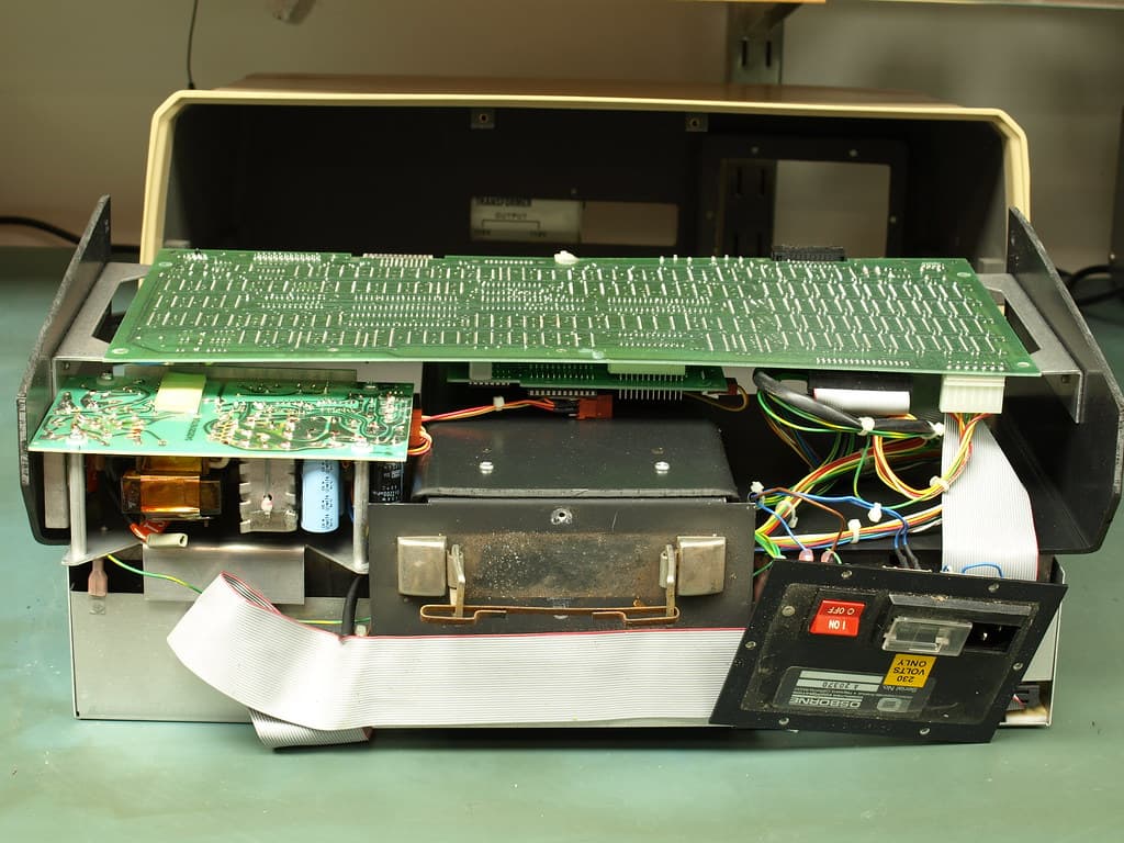 Osborne 1 Computer Teardown