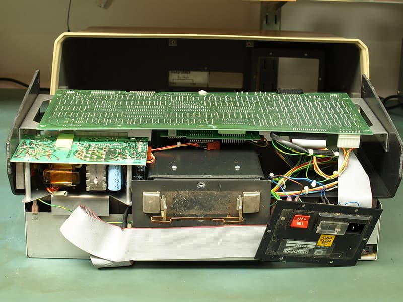 Osborne 1 Computer Teardown