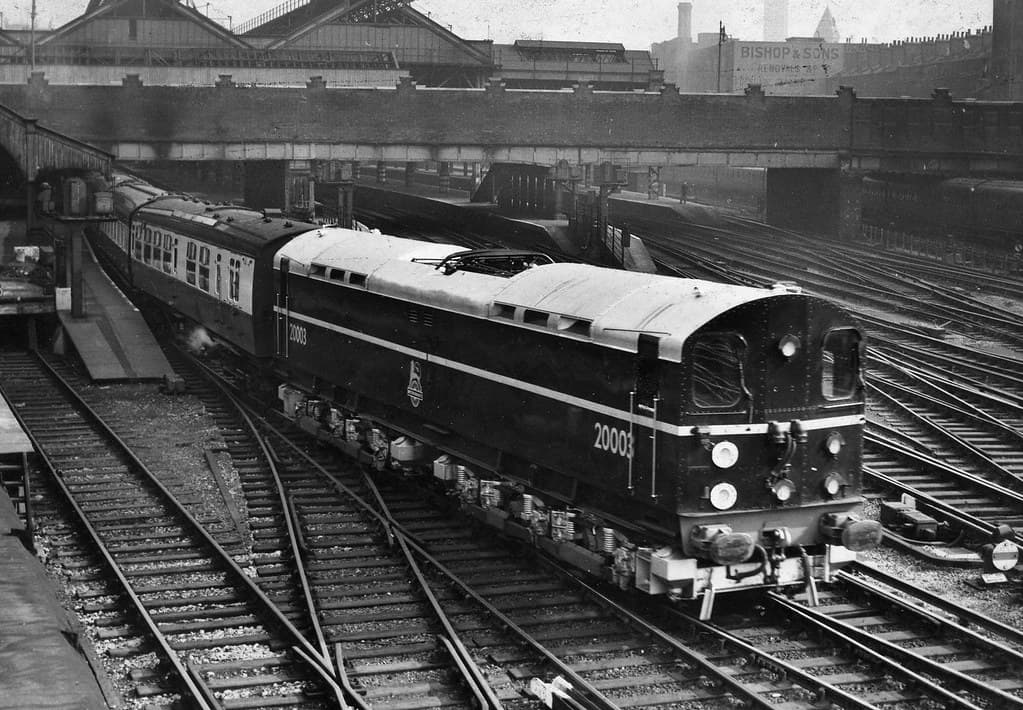 Glc - 20003 on newhaven boat train departing victoria 05-4-1950