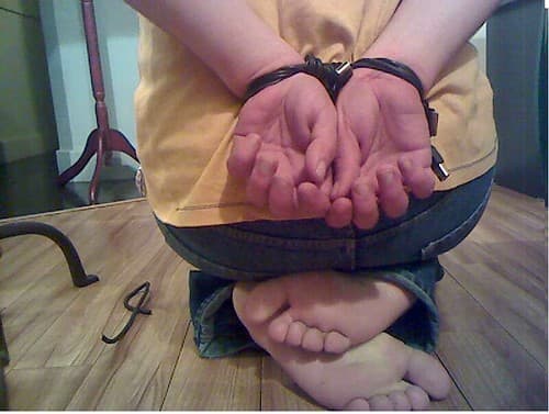 Hand tie up