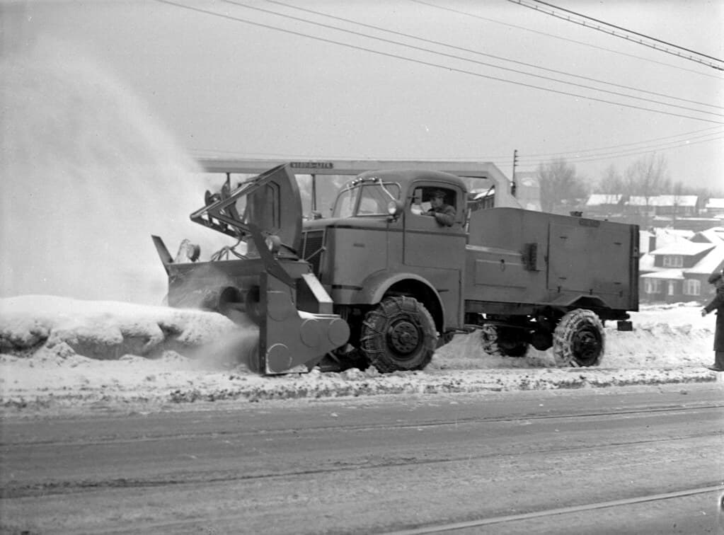 New snow removal machinery [snowblower]