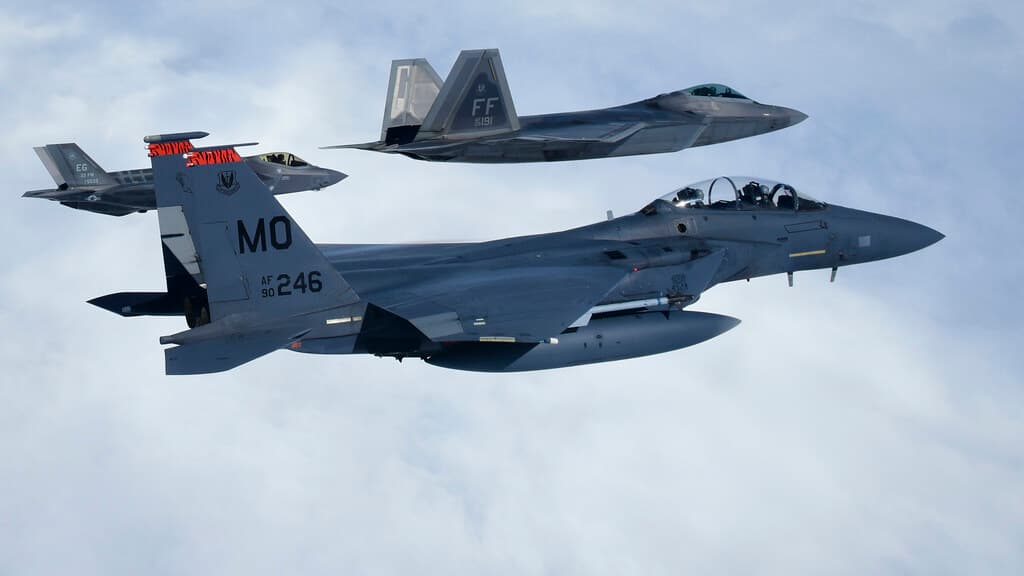 Fourth and fifth-generation U.S. Air Force aircraft