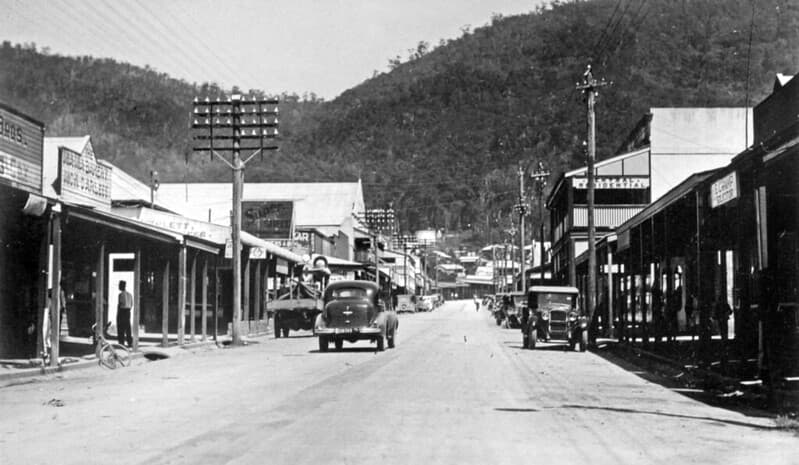 Vintage cars in Main Street, Tully