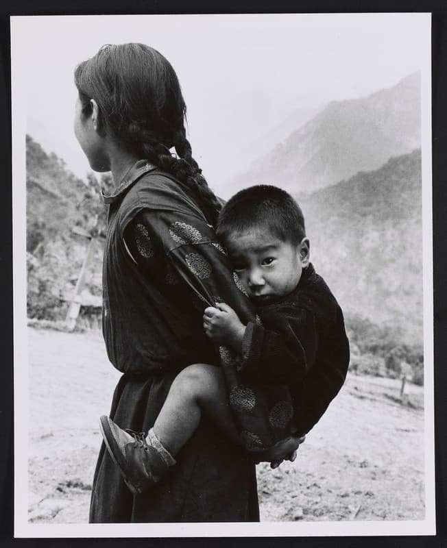 Carrying, child, woman