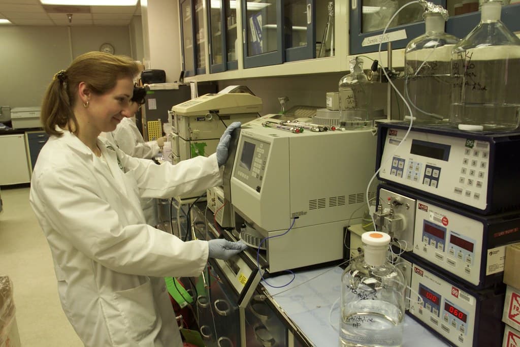 Laboratory personnel in the Clinical Center