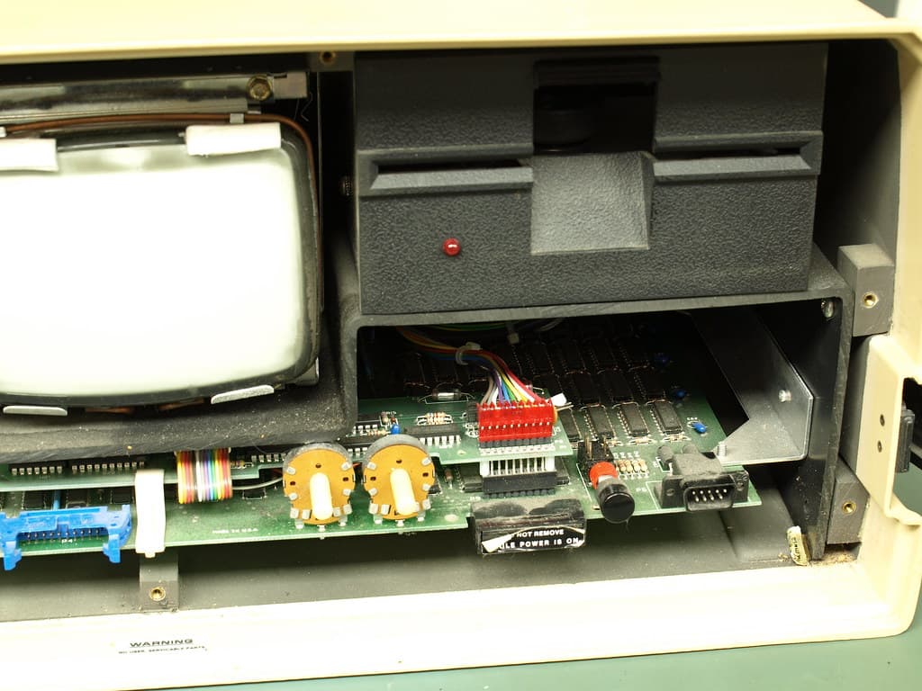 Osborne 1 Computer Teardown