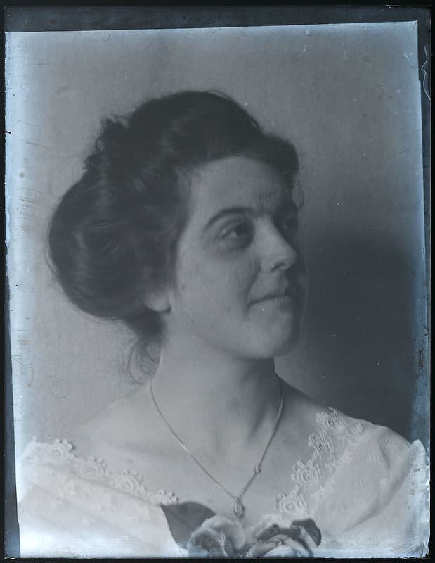 Portrait of a lady, early 1900s
